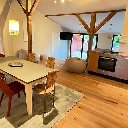 Grosse Wohnung Mit Loggia Templin Exterior photo