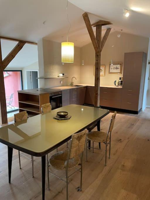 Grosse Wohnung Mit Loggia Templin Exterior photo