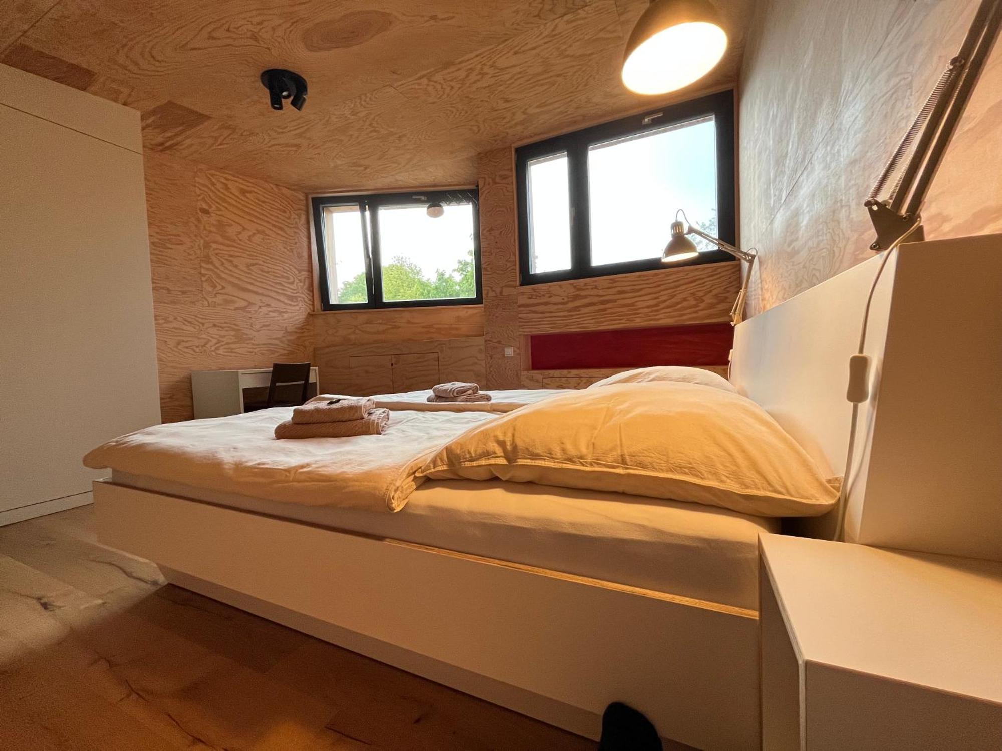 Grosse Wohnung Mit Loggia Templin Exterior photo