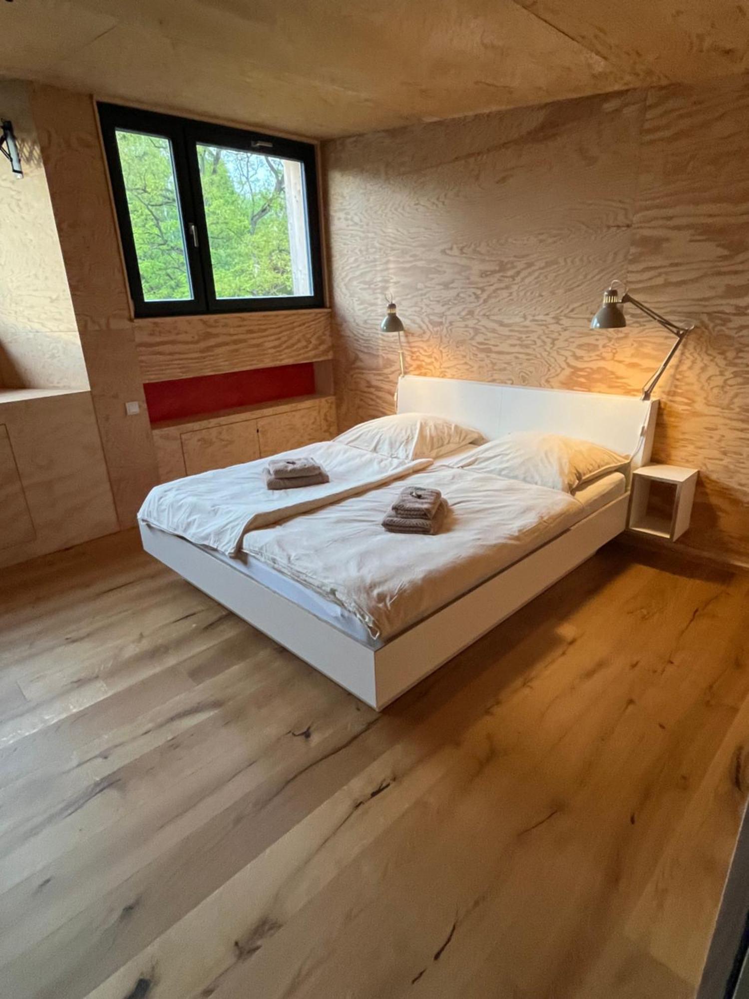 Grosse Wohnung Mit Loggia Templin Exterior photo